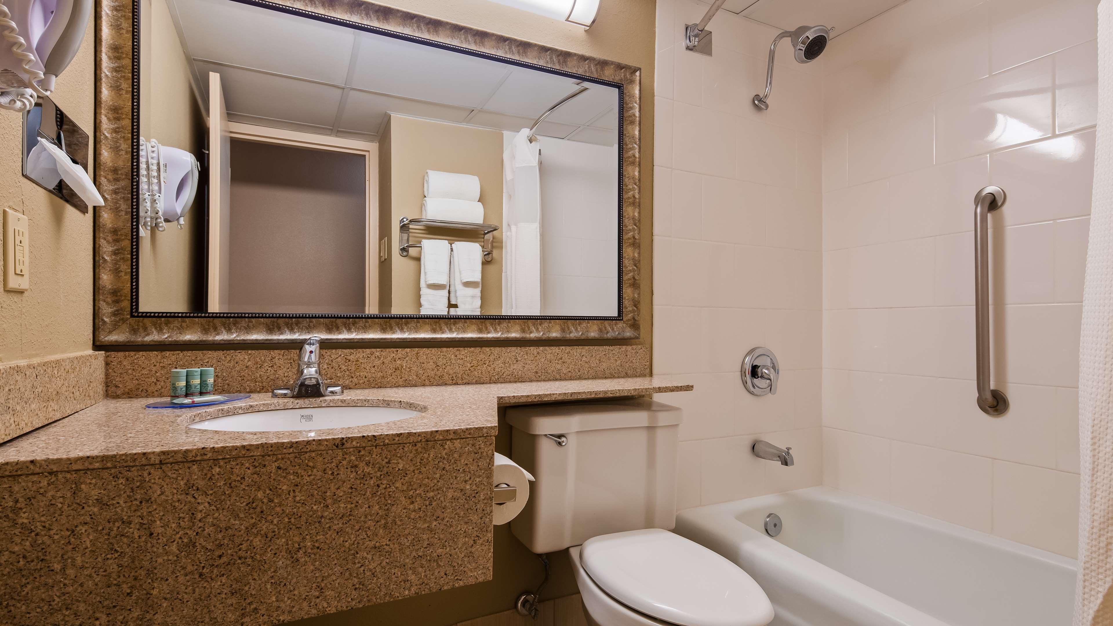 Best Western Crossroads Of The Bluffs Каунсъл Блъфс Екстериор снимка