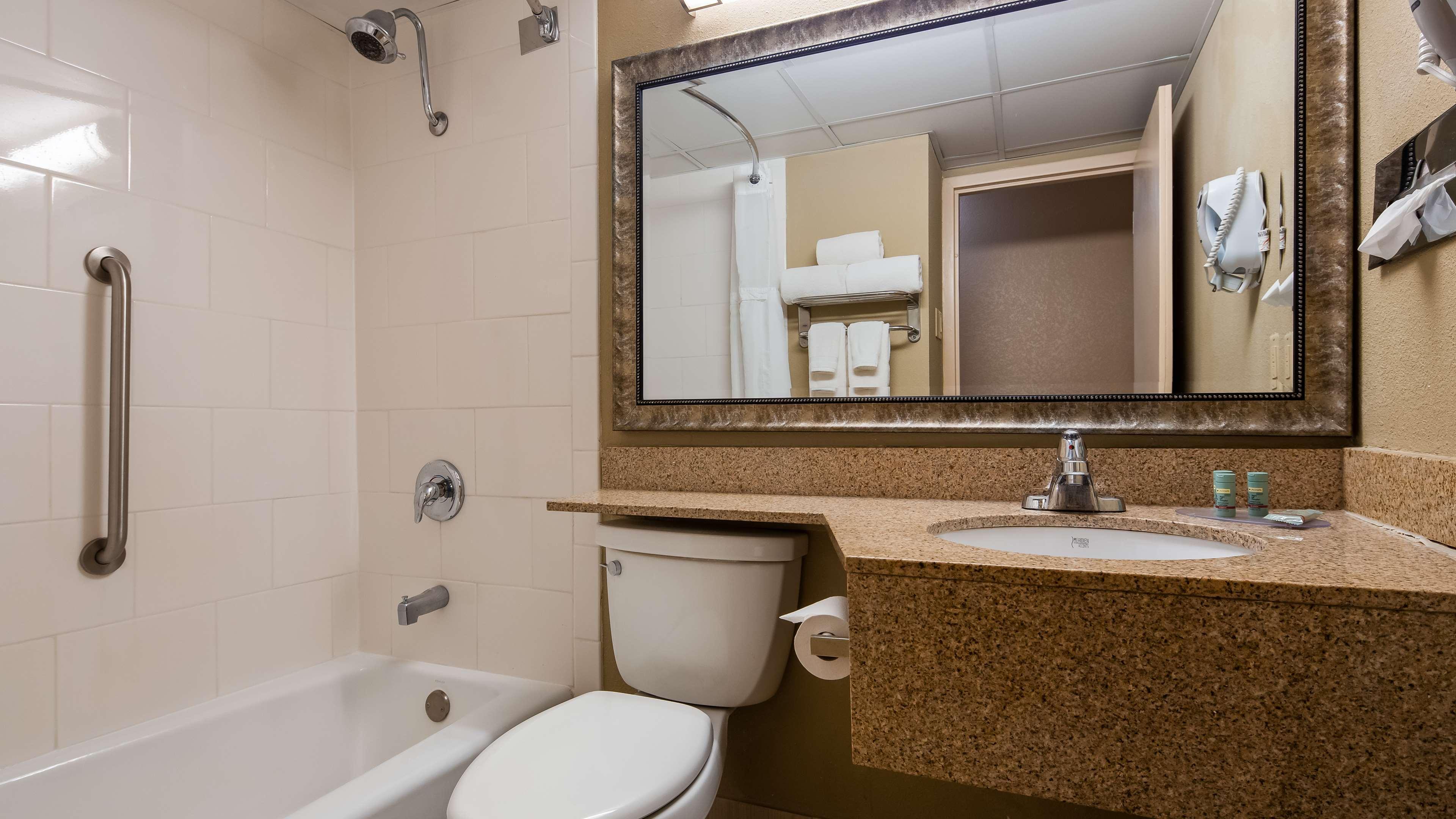 Best Western Crossroads Of The Bluffs Каунсъл Блъфс Екстериор снимка